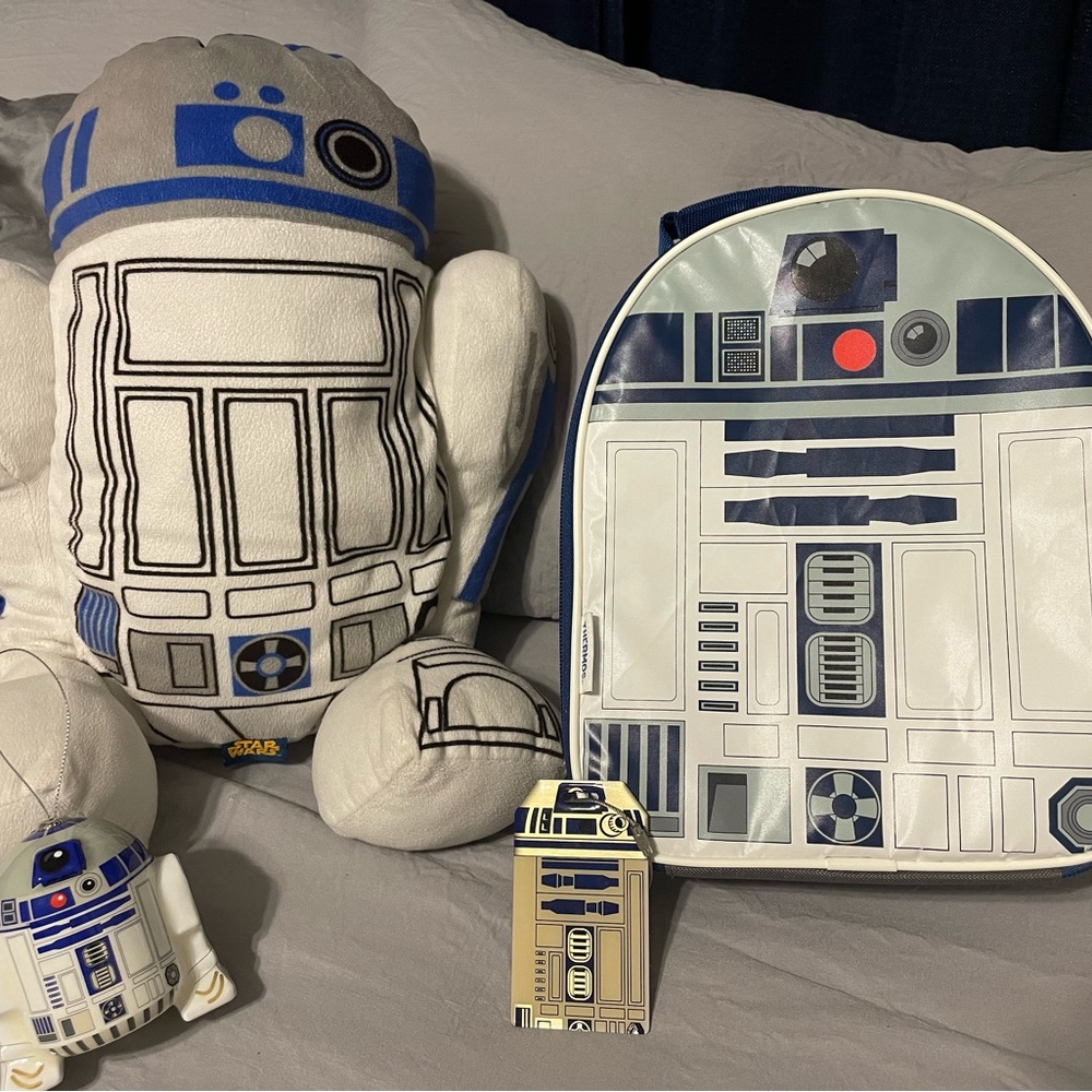 Star Wars R2D2 Bundle - Pillow, Ornament, Luggage Tag, Lunch Box